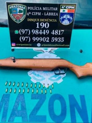 A Polícia Militar do Amazonas (PMAM), por meio da 4ª Companhia Independente de Polícia Militar (CIPM), prendeu um homem, de 19 anos, por tentar vender uma arma de fogo em aplicativo de mensagens. A prisão ocorreu na tarde de sábado (1º), no Ramal São Francisco, zona rural do município de Lábrea (a 702 quilômetros de Manaus).
