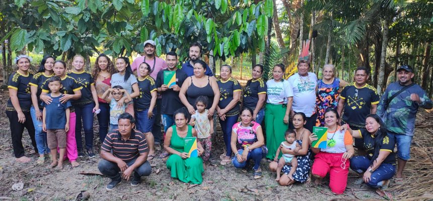 A Defensoria Pública do Estado do Amazonas (DPE-AM) participou, na última quarta-feira (16), de oficina de formação organizada pela Operação Amazônia Nativa (Opan), pela Associação dos Produtores Indígenas da Terra Caititu (Apitec) e pela Federação das Organizações e Comunidades Indígenas do Médio Purus (Focimp), realizada na Terra Indígena Caititu (TI Caititu), município de Lábrea. A participação na atividade é fruto de convite feito pela Opan, que, juntamente com a Focimp e a Apitec, organiza a nova fase de um projeto de oficinas para formação de Defensores e Defensoras de Direitos da TI Caititu, que já acontece desde setembro de 2023.