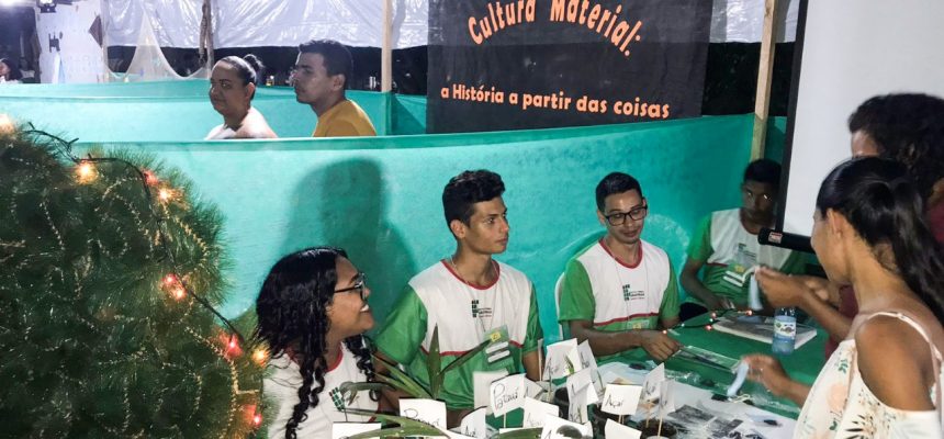 A cidade de Lábrea (a 702 quilômetros de Manaus) será palco da 7ª edição da “Feira de Ciências na Praça”, no próximo dia 24 de outubro, a partir das 19h, na praça central do município. O evento, realizado pelo Instituto Federal do Amazonas (Ifam), integra a programação da Semana Estadual de Ciência e Tecnologia e promete aproximar o público da produção científica por meio de atividades acessíveis e interativas.